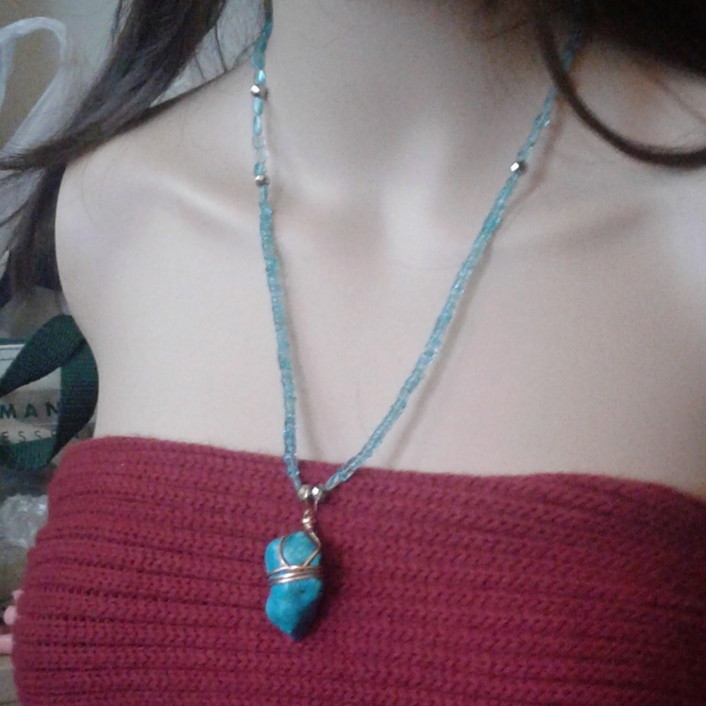 NATURAL 64ct Arizona Turquoise Pend/22" Apatite Nk